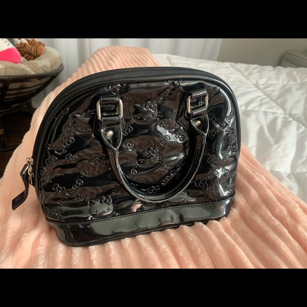 🖤🎀 Hello Kitty Embossed Handbag 🎀🖤
